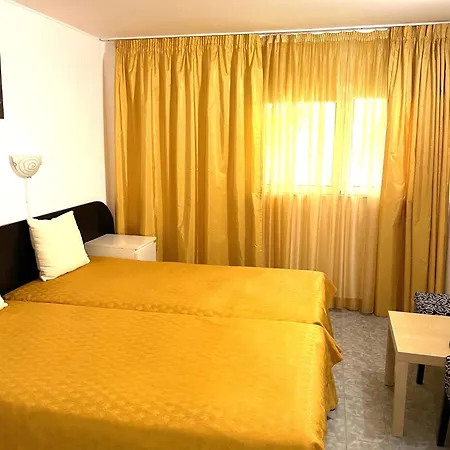 Casa Galbena Paflora * Saturn